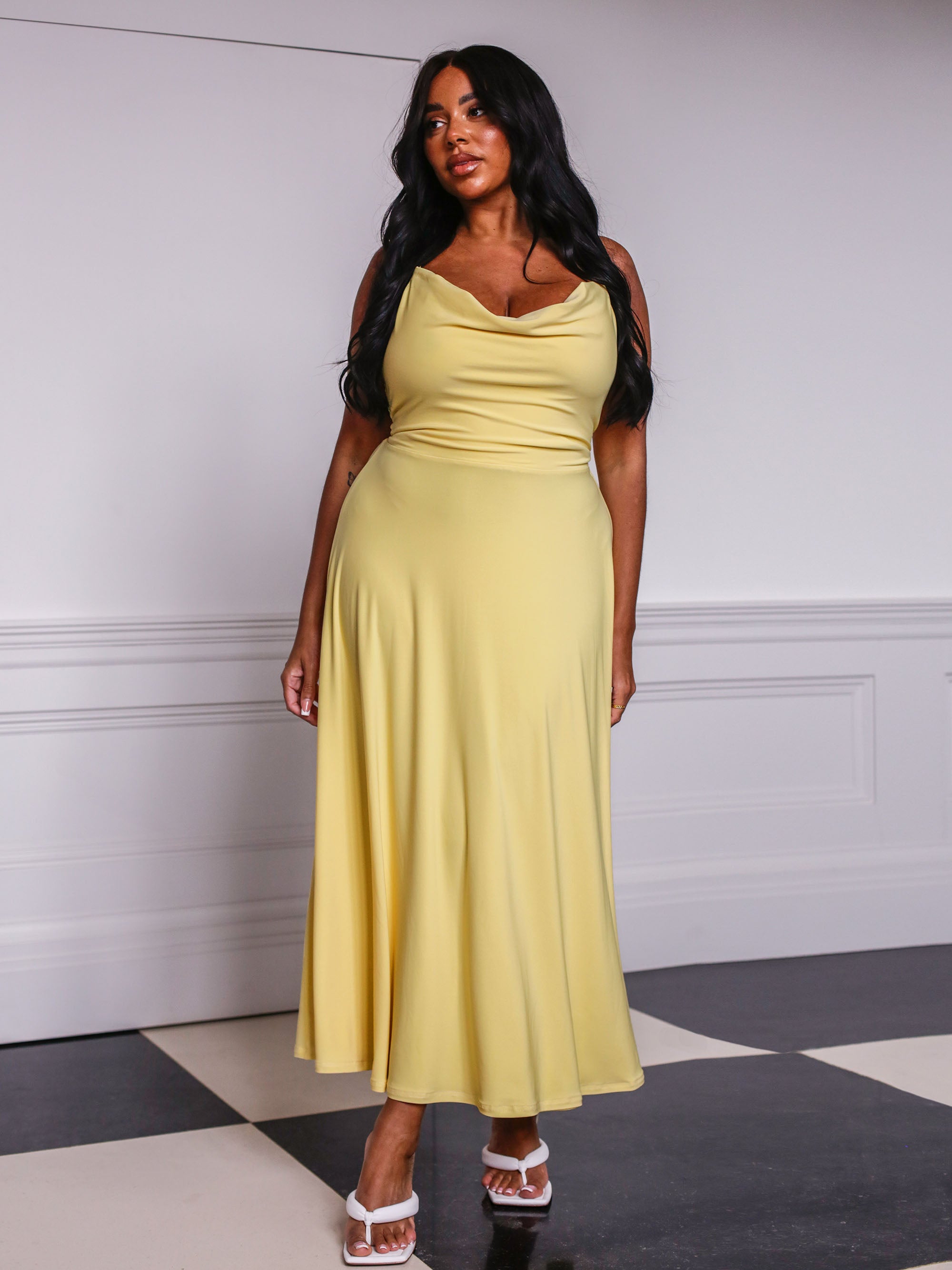 Lulah Drape Maxi Dress with Built-in Bra, Summer Solid Color Round Neck  Sling Waist Sexy Dress (Beige,XXS) : : Ropa, Zapatos y  Accesorios