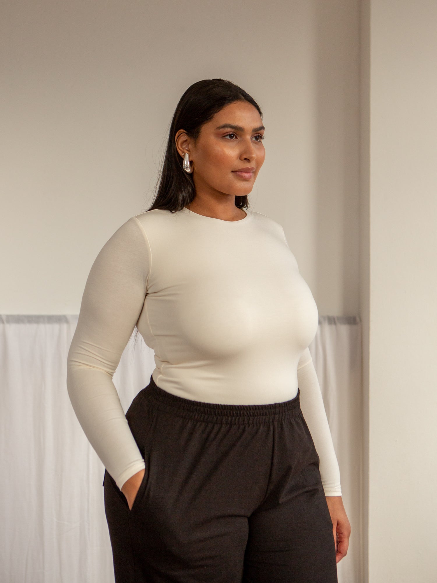 SHEIN USA  White crop top outfit, Long sleeve shirt outfits